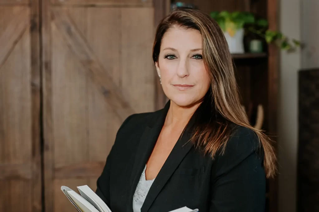 Dr. Nicole Schneider